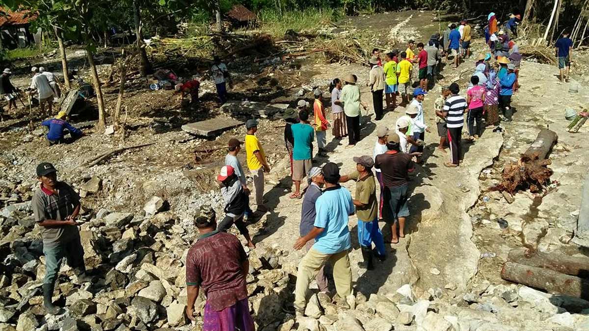 Serunya Senam Literasi Penyintas Erupsi Semeru Bersama CT ARSA Foundation